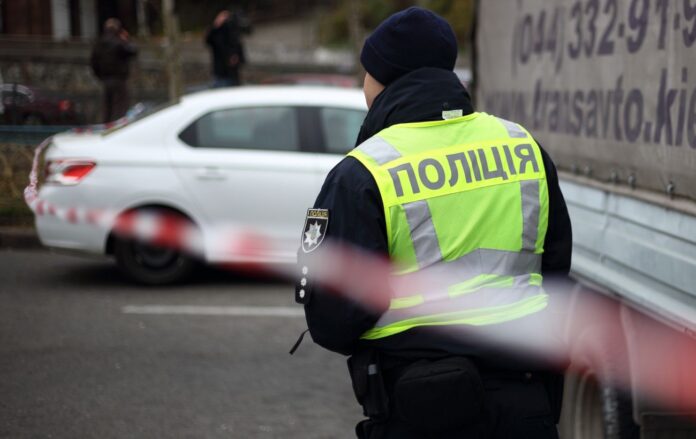 _dtp_politsiya_strichka_bila_mashina_i_kray_vantazhivki_z_nomerom_vitaliy_nosach_rbk_ukrayina_img_6996_4f583f4eca4a583fef6101fcdef0db11_1300x820