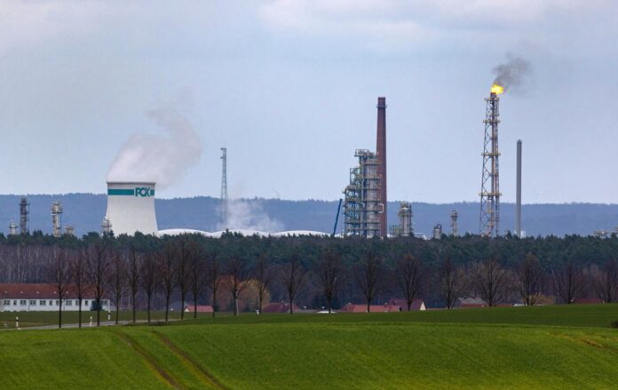_nimechchina_pck_schwedt_oil_gettyimages_1248962252_29d8c0e40f9dc6edac7cdedbcec57812_1300x820