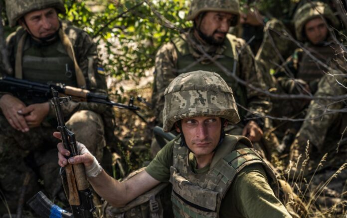 _viyskov_pihotintsi_donetska_oblast_lito_2024_gettyimages_2159718748_5e625f7dfaab92bbe5f8ac86ab31bcd5_1300x820
